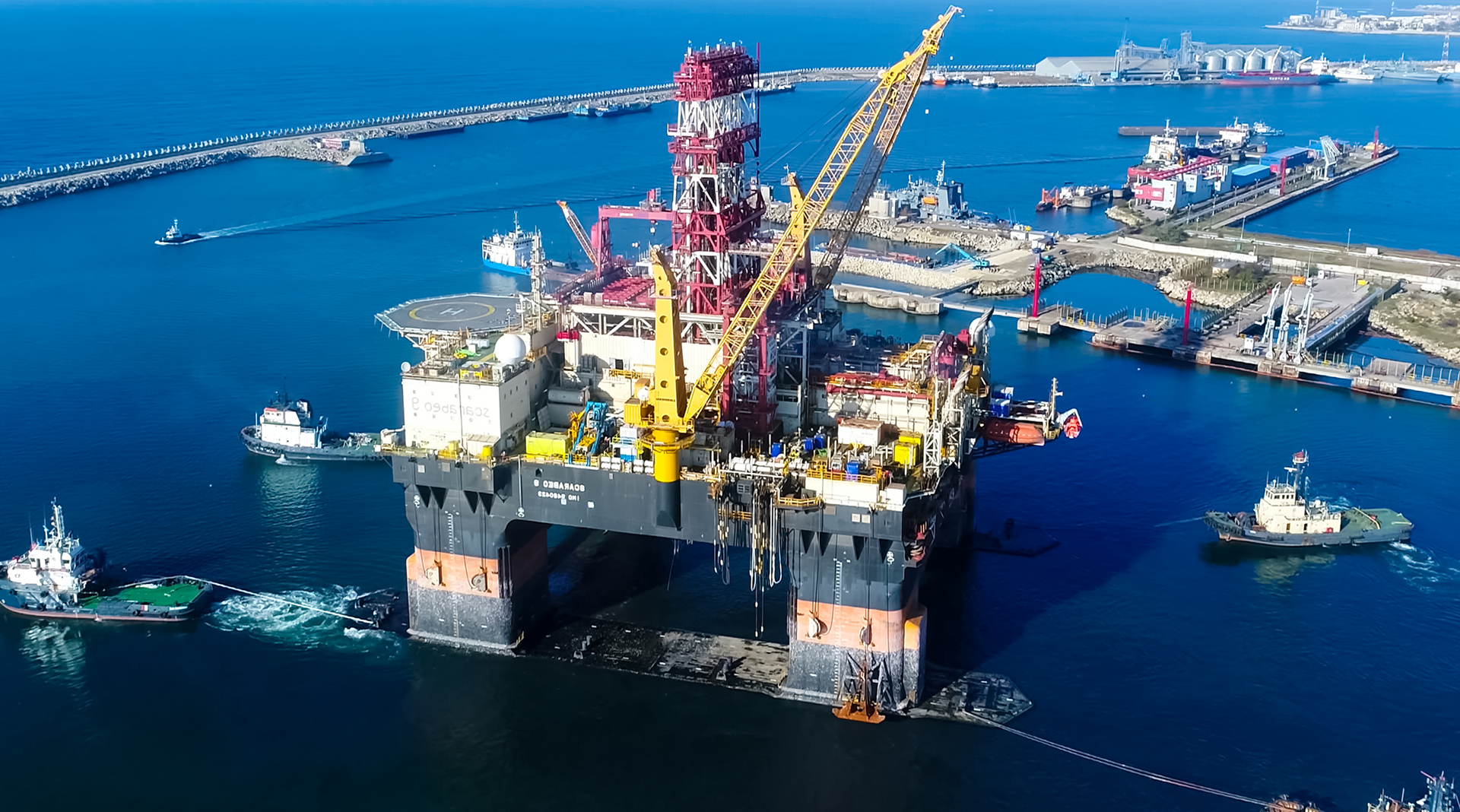 Odwierty oceaniczne i sprzęt do podnoszenia śluz statków